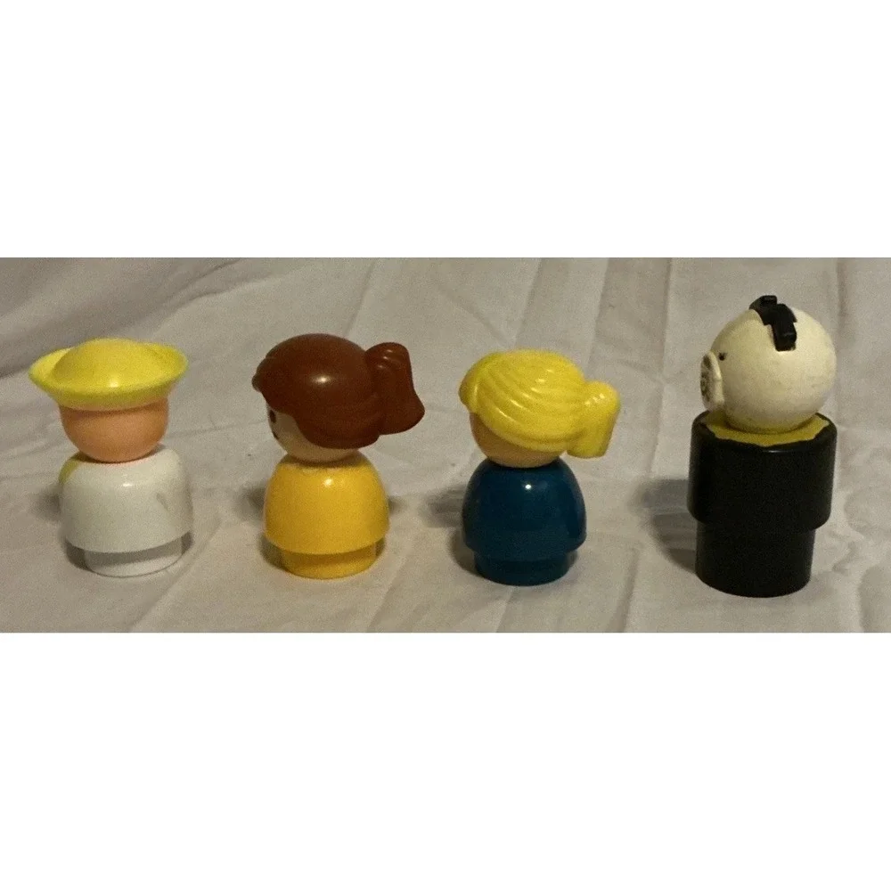 Fisher Price Lot Of 4 Jumbo Little People And Dog